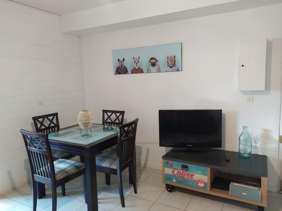 Joli Appartement Avec Grande Et Belle Terrasse, Au Pied De La Plage Du Grazel! Gruissan Exteriör bild