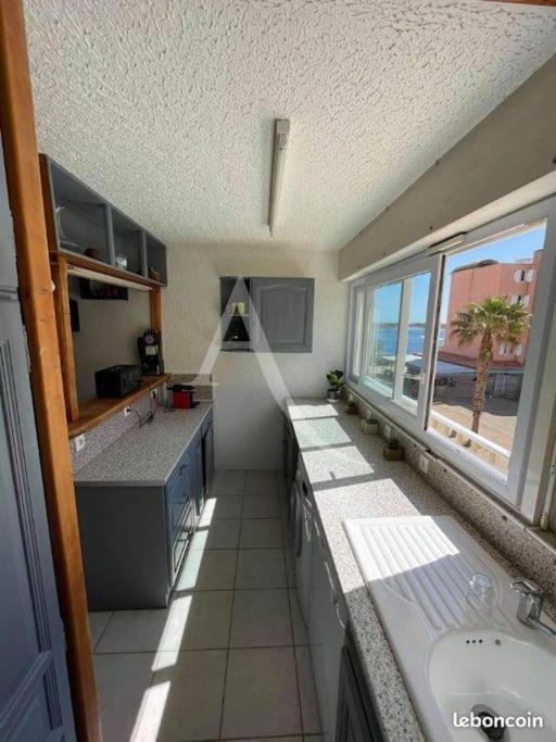 Joli Appartement Avec Grande Et Belle Terrasse, Au Pied De La Plage Du Grazel! Gruissan Exteriör bild